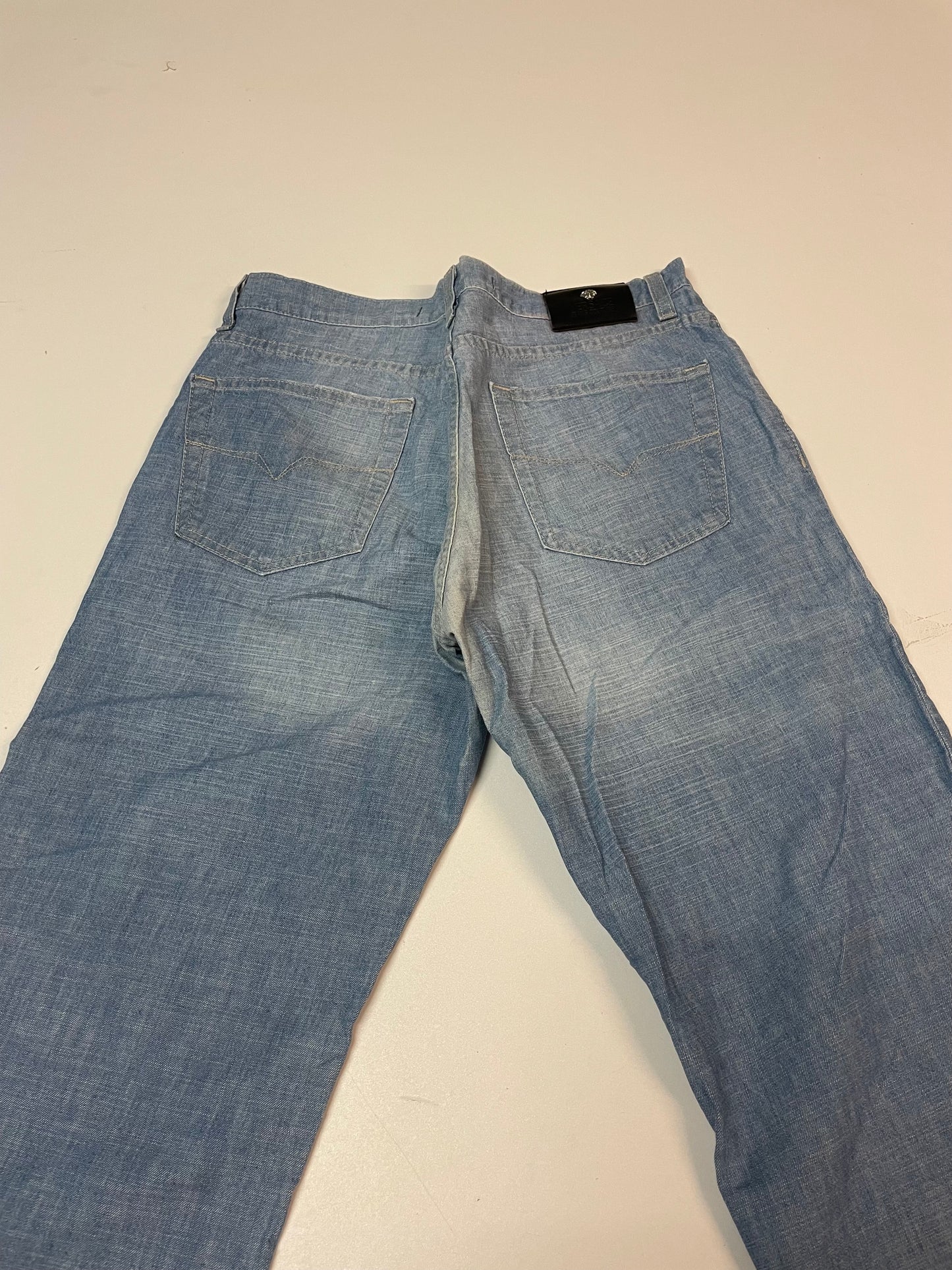 Entdecke unsere Vintage Track Pants von Nike und anderen Marken, erhältlich bei Valuxery.de - Dein Shop für trendige Vintage - Kleidung. Unsere Track Pants sind aus hochwertigen Materialien und