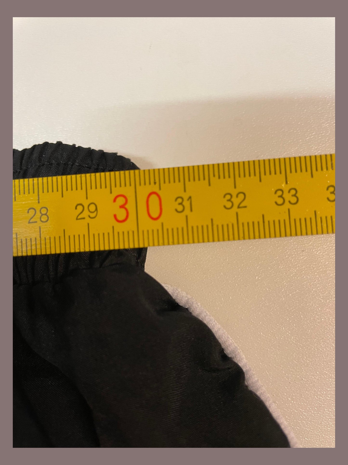 Entdecke unsere Vintage Track Pants von Nike und anderen Marken, erhältlich bei Valuxery.de - Dein Shop für trendige Vintage - Kleidung. Unsere Track Pants sind aus hochwertigen Materialien und