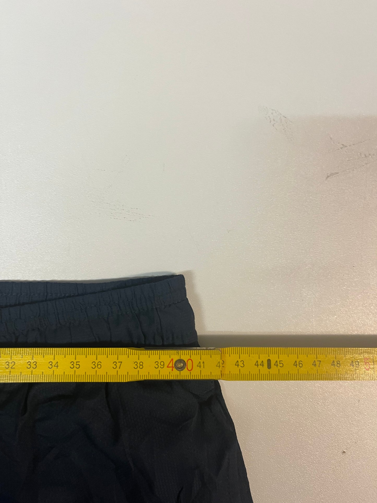 Entdecke unsere Vintage Track Pants von Nike und anderen Marken, erhältlich bei Valuxery.de - Dein Shop für trendige Vintage - Kleidung. Unsere Track Pants sind aus hochwertigen Materialien und