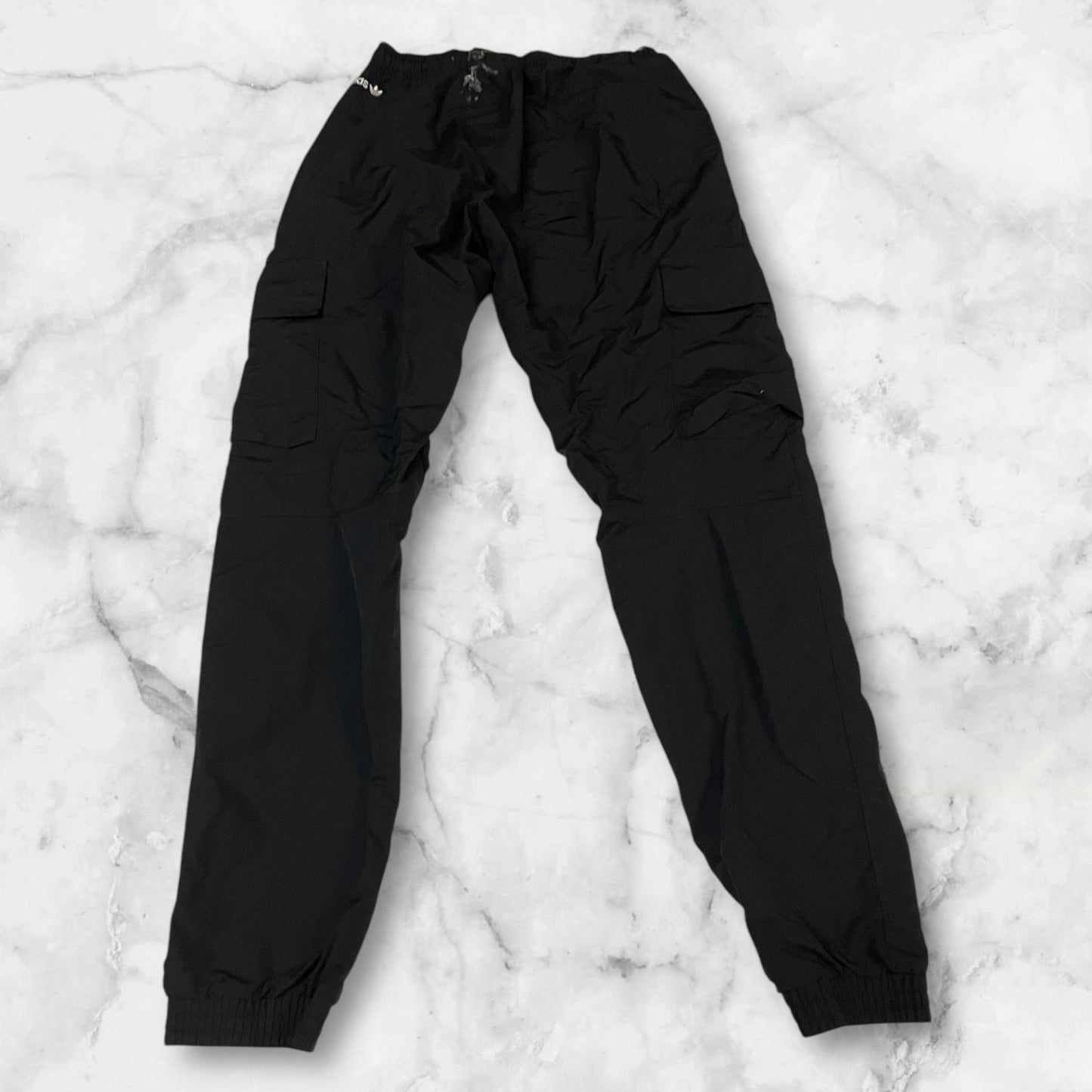 Entdecke unsere Vintage Track Pants von Nike und anderen Marken, erhältlich bei Valuxery.de - Dein Shop für trendige Vintage - Kleidung. Unsere Track Pants sind aus hochwertigen Materialien und