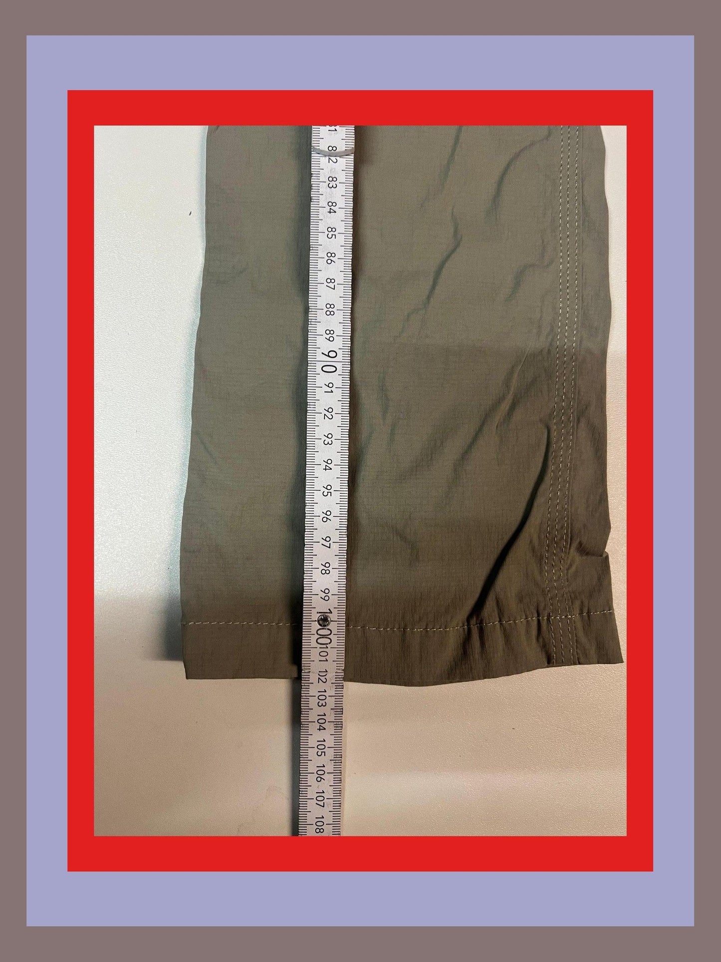 Entdecke unsere Vintage Track Pants von Nike und anderen Marken, erhältlich bei Valuxery.de - Dein Shop für trendige Vintage - Kleidung. Unsere Track Pants sind aus hochwertigen Materialien und