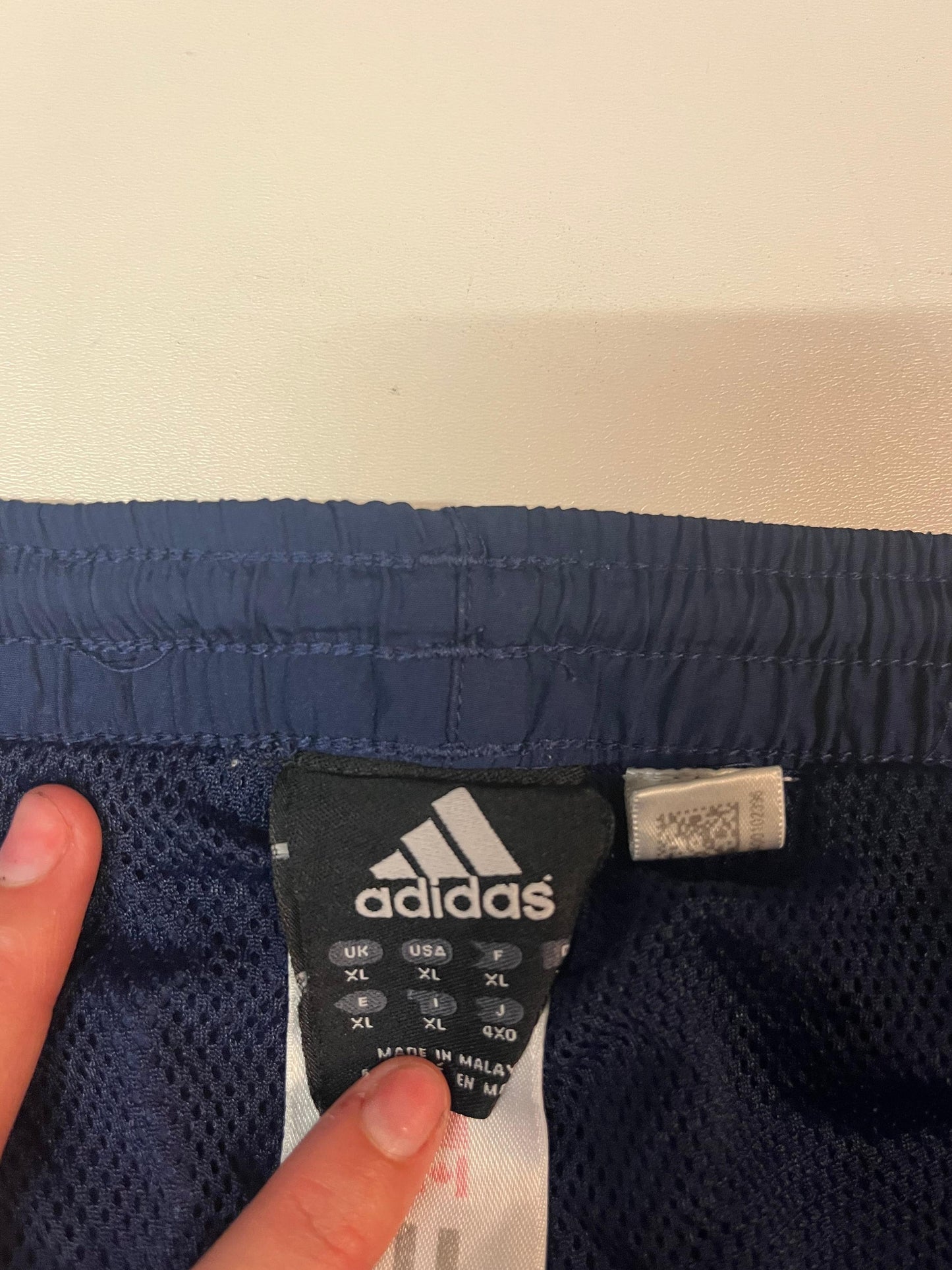 Entdecke unsere Vintage Track Pants von Nike und anderen Marken, erhältlich bei Valuxery.de - Dein Shop für trendige Vintage - Kleidung. Unsere Track Pants sind aus hochwertigen Materialien und