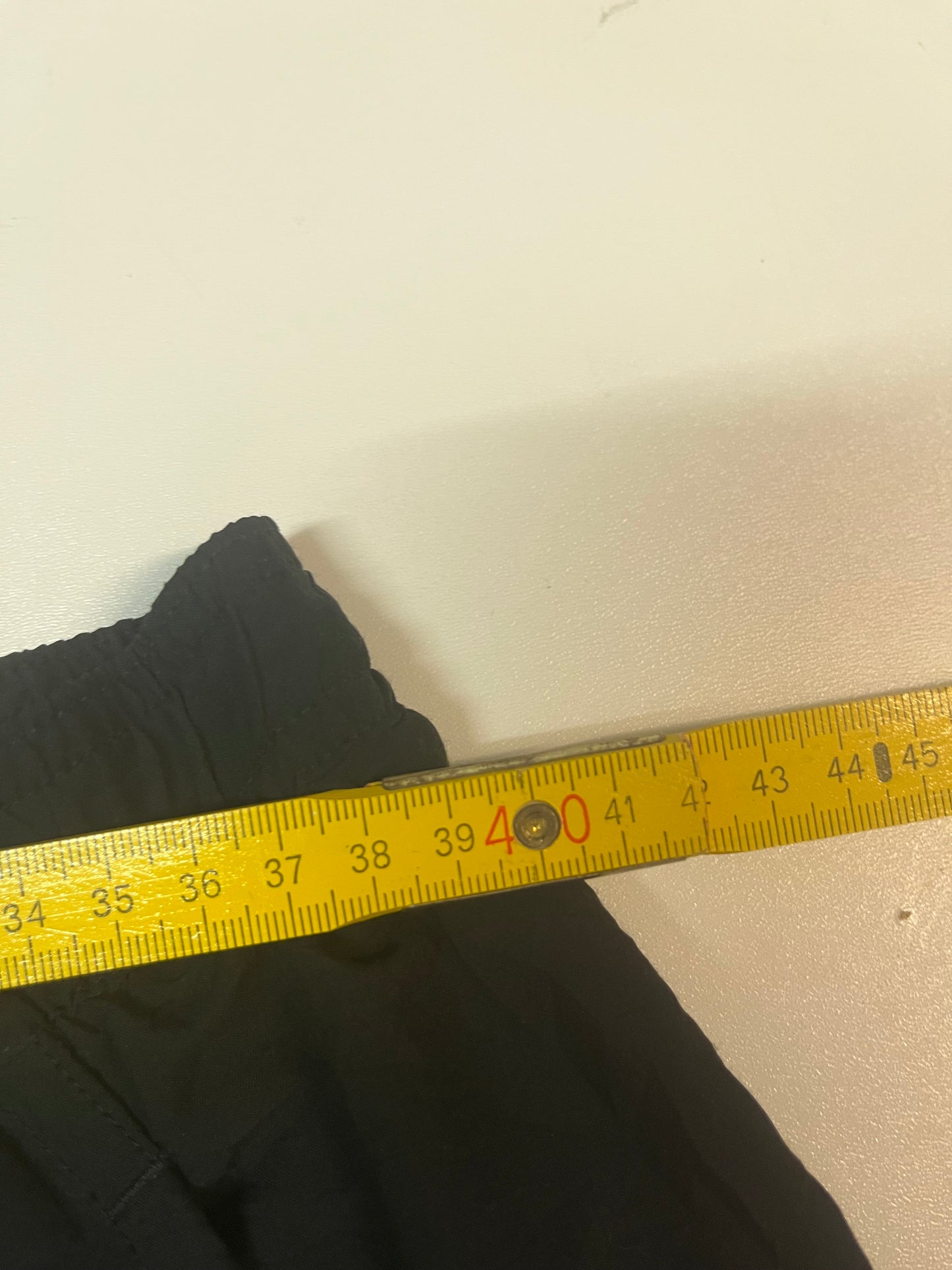 Entdecke unsere Vintage Track Pants von Nike und anderen Marken, erhältlich bei Valuxery.de - Dein Shop für trendige Vintage - Kleidung. Unsere Track Pants sind aus hochwertigen Materialien und