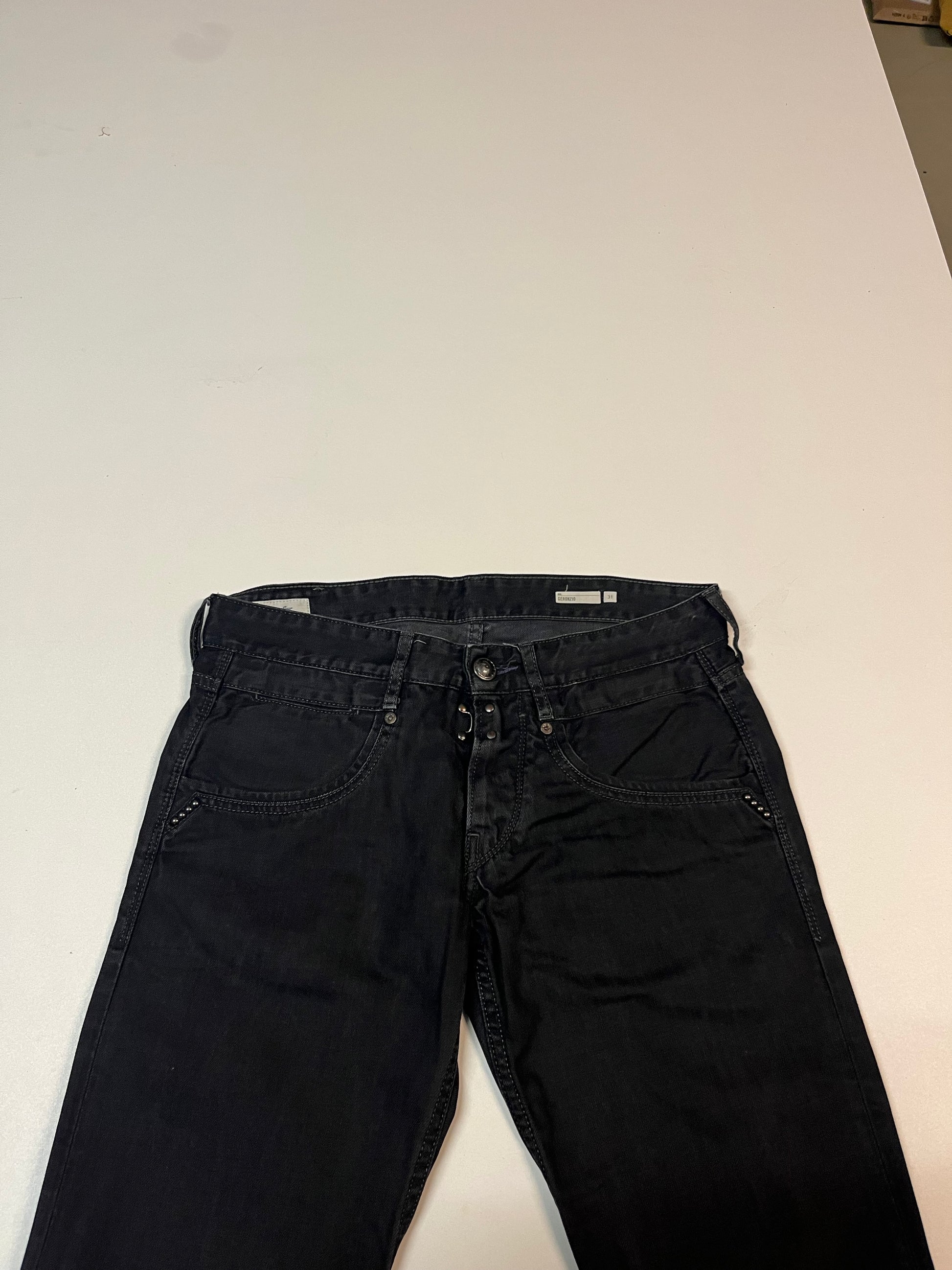 Entdecke unsere Vintage Track Pants von Nike und anderen Marken, erhältlich bei Valuxery.de - Dein Shop für trendige Vintage - Kleidung. Unsere Track Pants sind aus hochwertigen Materialien und