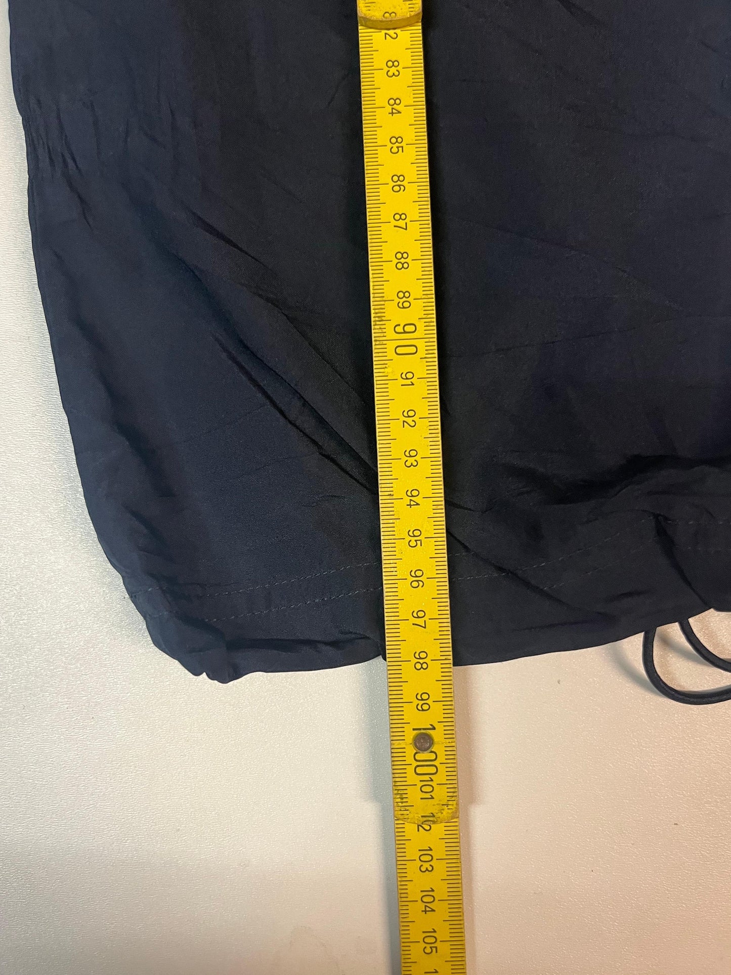 Entdecke unsere Vintage Track Pants von Nike und anderen Marken, erhältlich bei Valuxery.de - Dein Shop für trendige Vintage - Kleidung. Unsere Track Pants sind aus hochwertigen Materialien und