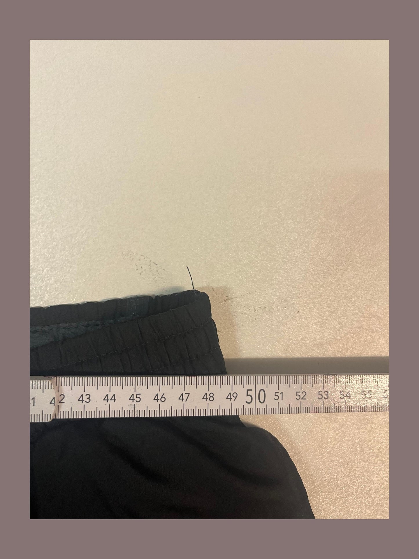Entdecke unsere Vintage Track Pants von Nike und anderen Marken, erhältlich bei Valuxery.de - Dein Shop für trendige Vintage - Kleidung. Unsere Track Pants sind aus hochwertigen Materialien und