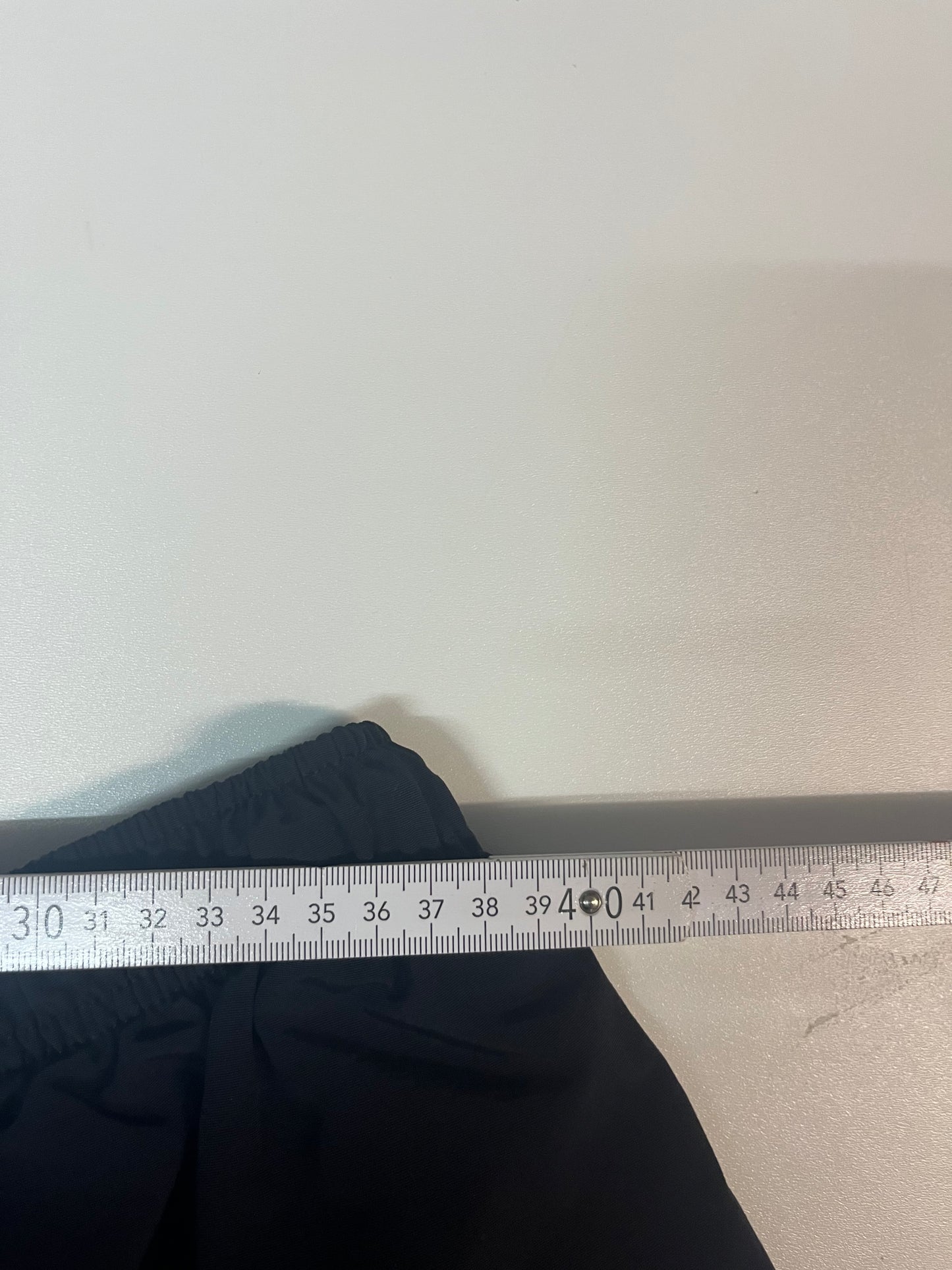 Entdecke unsere Vintage Track Pants von Nike und anderen Marken, erhältlich bei Valuxery.de - Dein Shop für trendige Vintage - Kleidung. Unsere Track Pants sind aus hochwertigen Materialien und