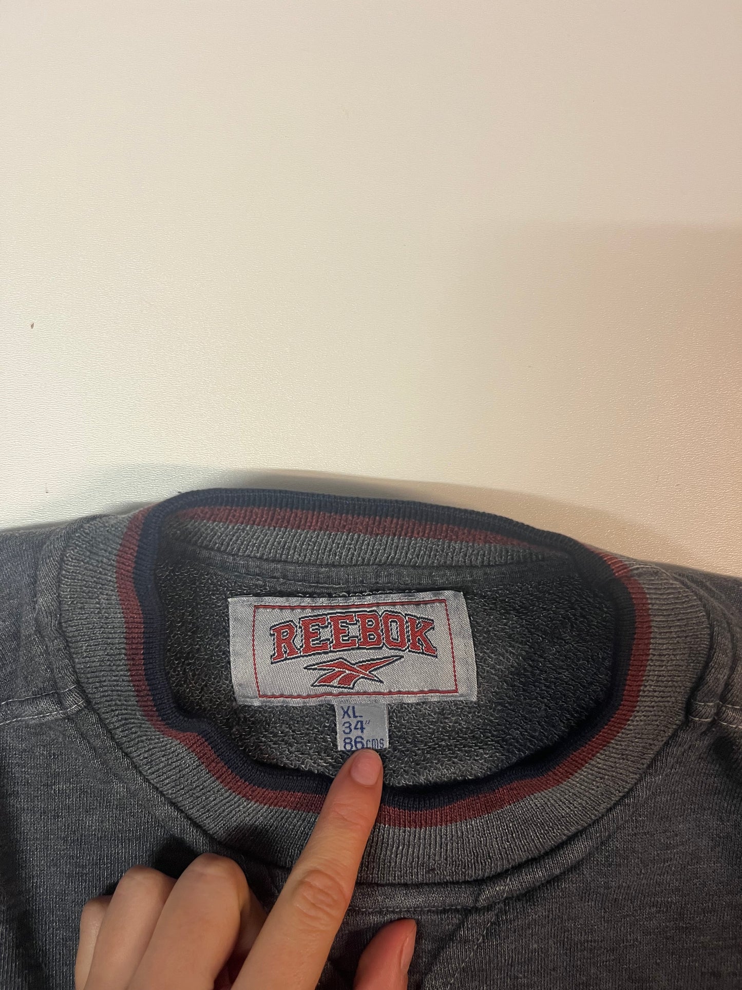 Vintage Reebok Sweatshirt XL fit S gesticktes Logo 5727