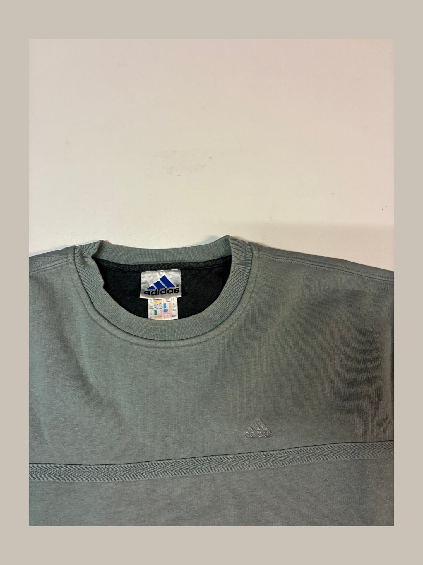 Vintage Adidas Sweatshirt L fit M 6104