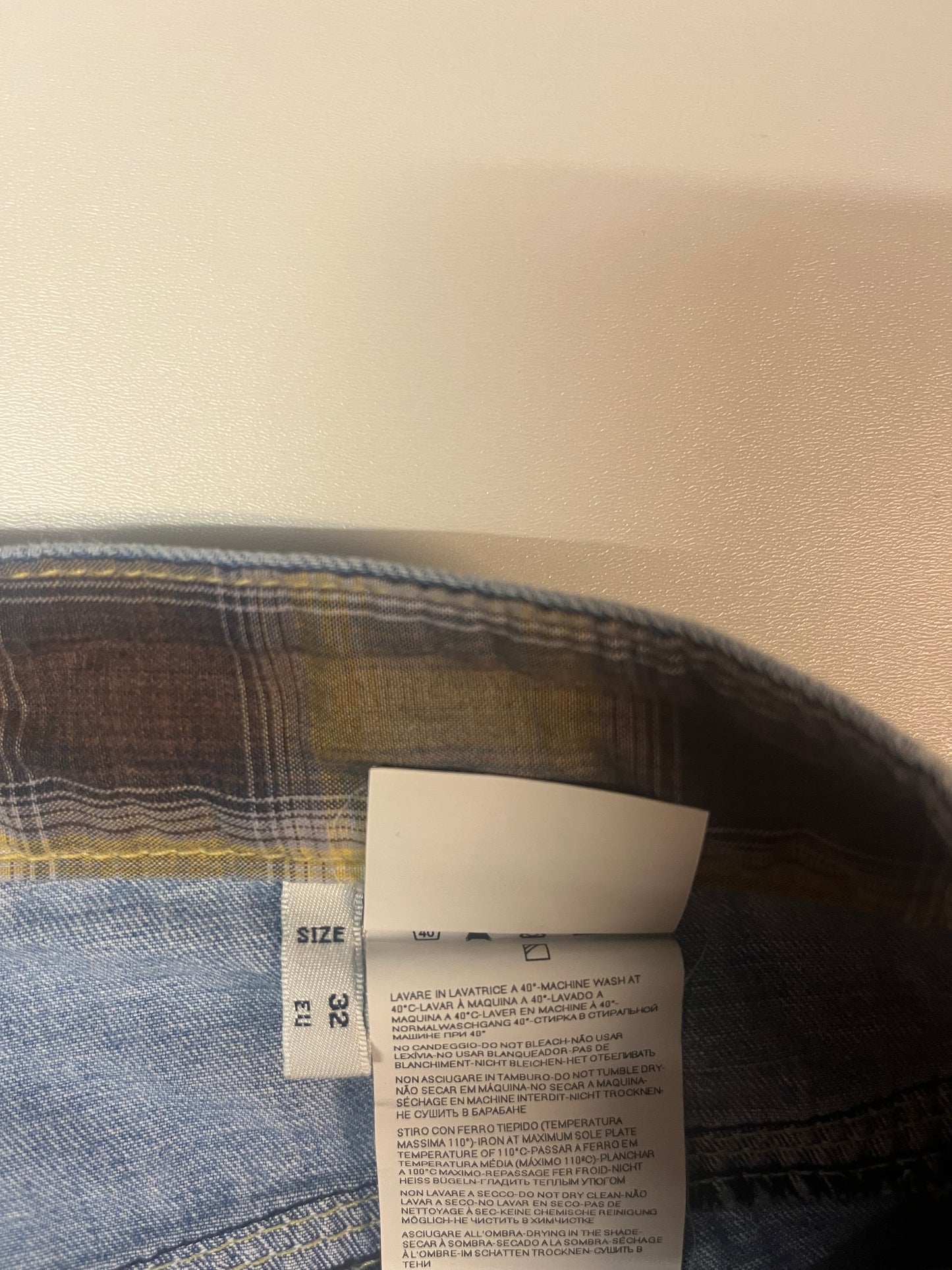 Vintage Armani Jeans 32 fit S - M 3941