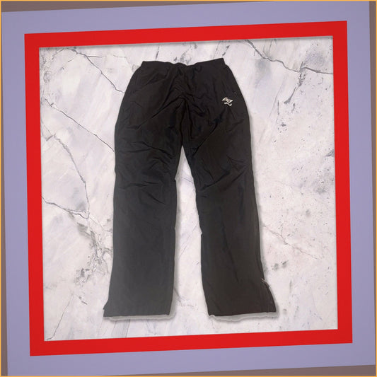 Entdecke unsere Vintage Track Pants von Nike und anderen Marken, erhältlich bei Valuxery.de - Dein Shop für trendige Vintage - Kleidung. Unsere Track Pants sind aus hochwertigen Materialien und