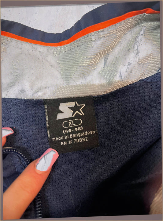 Entdecke unsere Vintage Track Pants von Nike und anderen Marken, erhältlich bei Valuxery.de - Dein Shop für trendige Vintage - Kleidung. Unsere Track Pants sind aus hochwertigen Materialien und