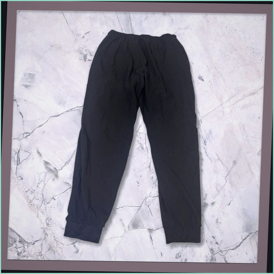 Entdecke unsere Vintage Track Pants von Nike und anderen Marken, erhältlich bei Valuxery.de - Dein Shop für trendige Vintage - Kleidung. Unsere Track Pants sind aus hochwertigen Materialien und