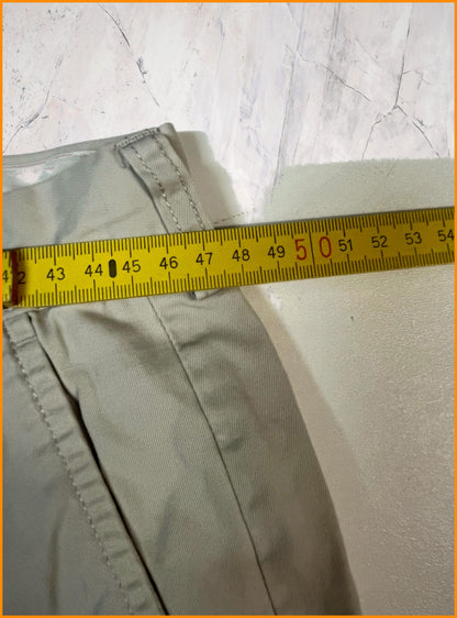 Entdecke unsere Vintage Track Pants von Nike und anderen Marken, erhältlich bei Valuxery.de - Dein Shop für trendige Vintage - Kleidung. Unsere Track Pants sind aus hochwertigen Materialien und