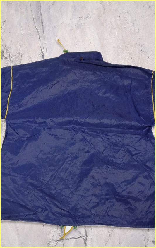 Entdecke unsere Vintage Track Pants von Nike und anderen Marken, erhältlich bei Valuxery.de - Dein Shop für trendige Vintage - Kleidung. Unsere Track Pants sind aus hochwertigen Materialien und