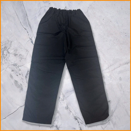 Entdecke unsere Vintage Track Pants von Nike und anderen Marken, erhältlich bei Valuxery.de - Dein Shop für trendige Vintage - Kleidung. Unsere Track Pants sind aus hochwertigen Materialien und