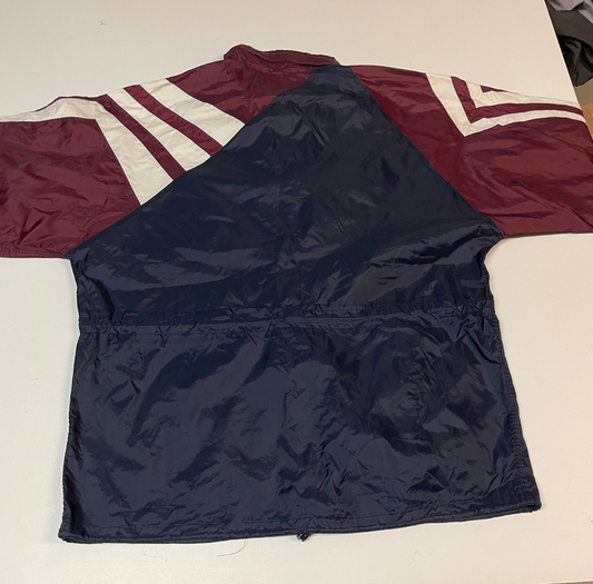 Entdecke unsere Vintage Track Pants von Nike und anderen Marken, erhältlich bei Valuxery.de - Dein Shop für trendige Vintage - Kleidung. Unsere Track Pants sind aus hochwertigen Materialien und