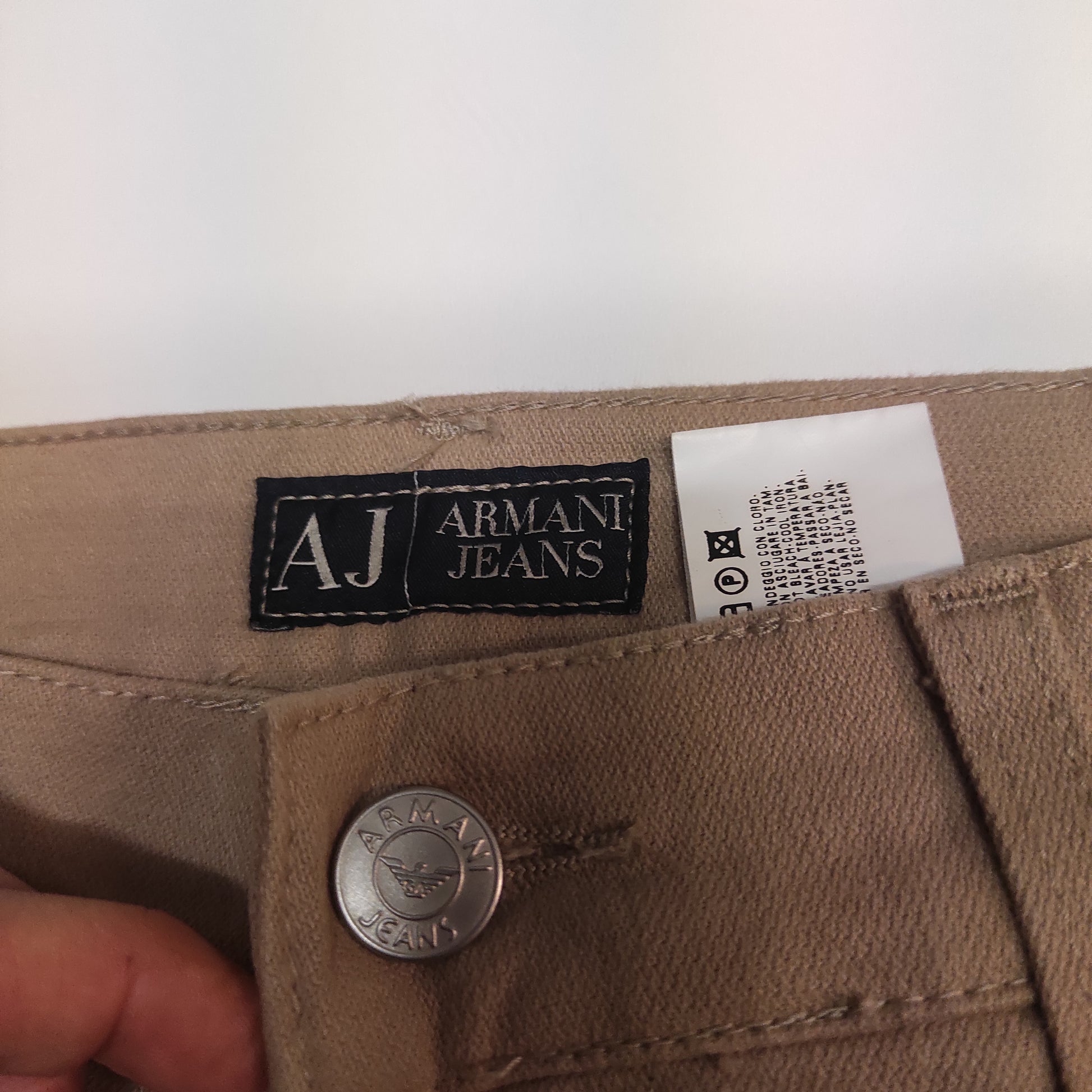 Entdecke unsere Vintage Track Pants von Nike und anderen Marken, erhältlich bei Valuxery.de - Dein Shop für trendige Vintage - Kleidung. Unsere Track Pants sind aus hochwertigen Materialien und