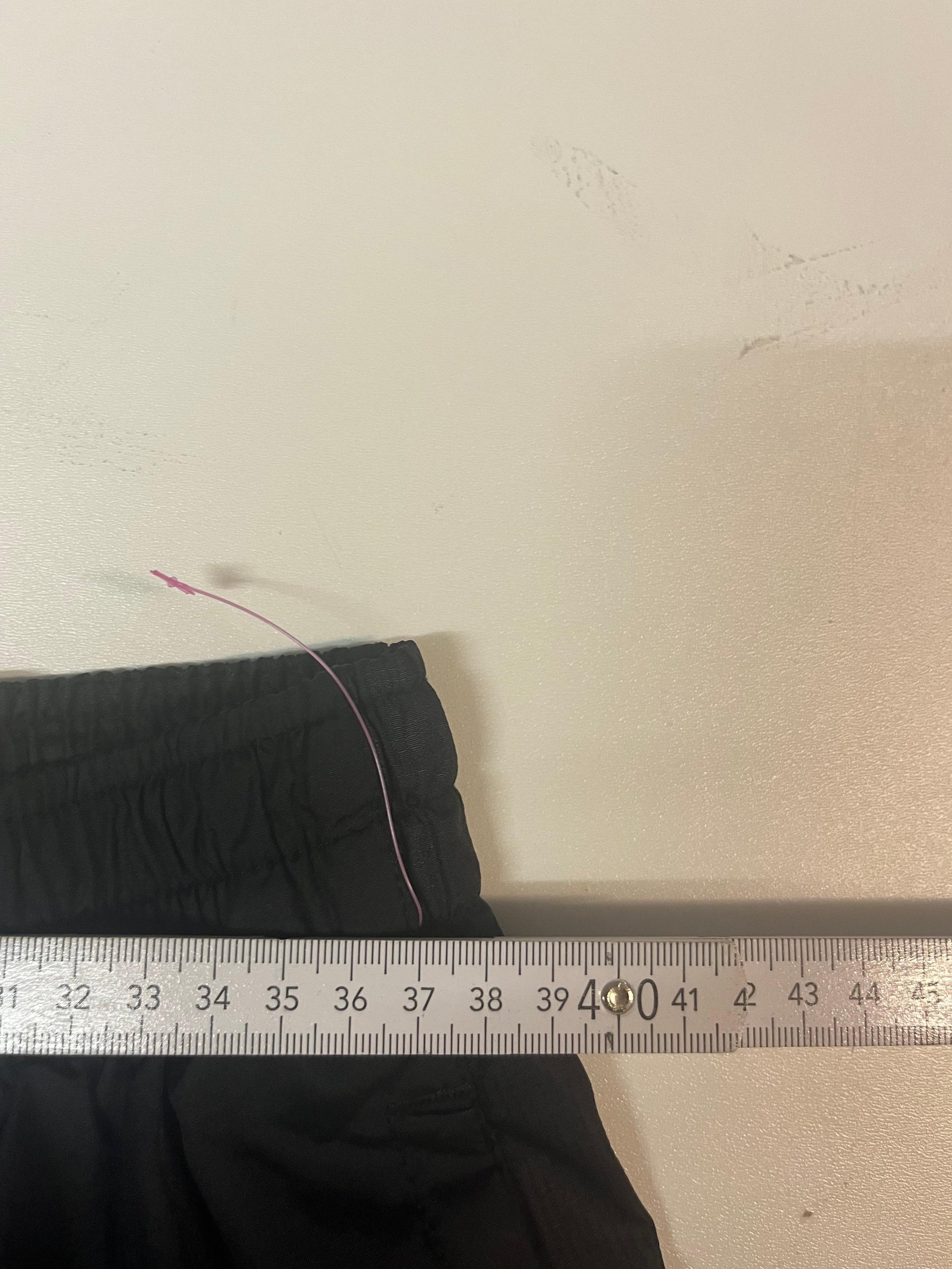 Entdecke unsere Vintage Track Pants von Nike und anderen Marken, erhältlich bei Valuxery.de - Dein Shop für trendige Vintage - Kleidung. Unsere Track Pants sind aus hochwertigen Materialien und