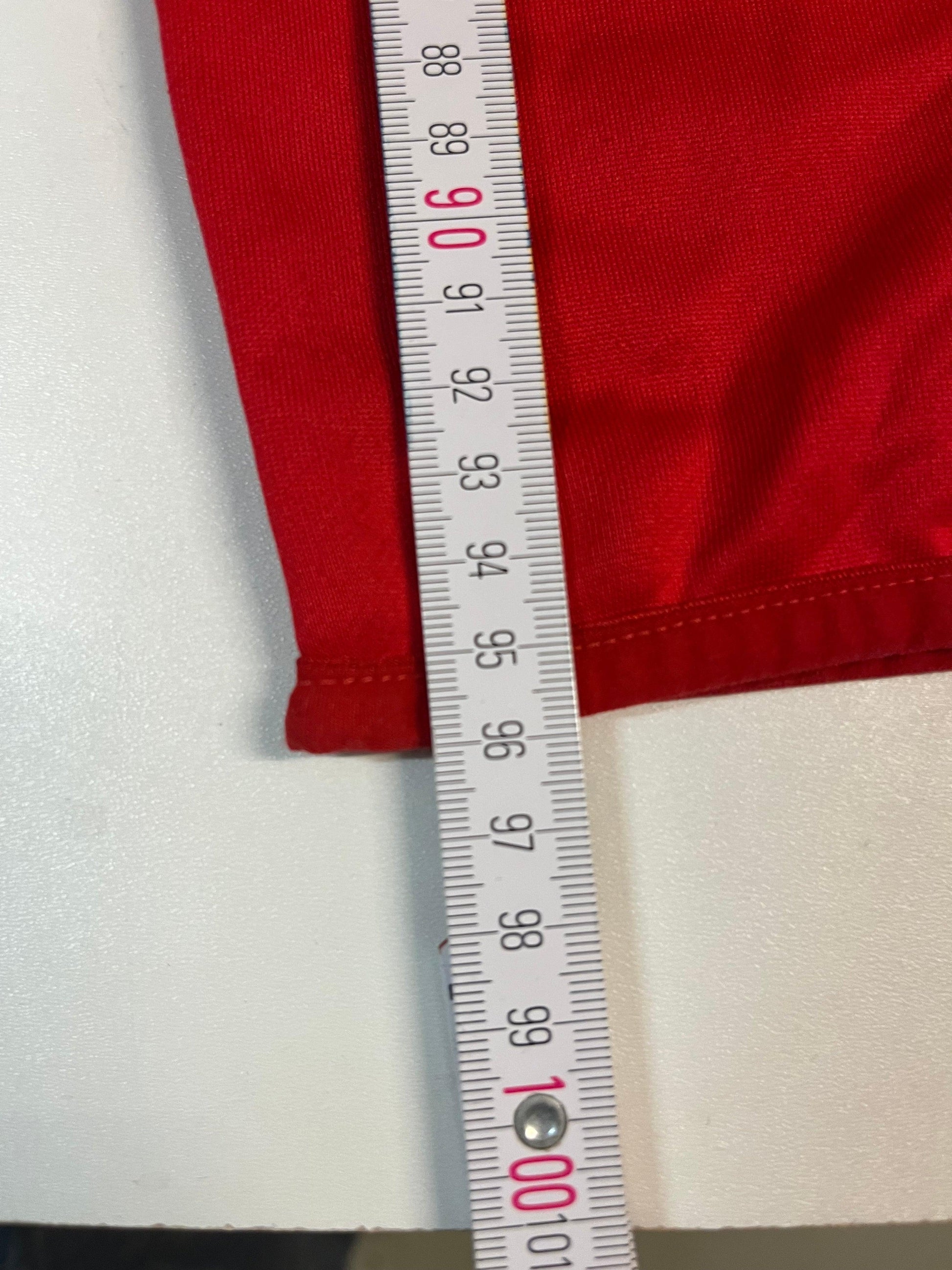 Entdecke unsere Vintage Track Pants von Nike und anderen Marken, erhältlich bei Valuxery.de - Dein Shop für trendige Vintage - Kleidung. Unsere Track Pants sind aus hochwertigen Materialien und