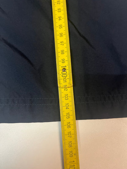 Entdecke unsere Vintage Track Pants von Nike und anderen Marken, erhältlich bei Valuxery.de - Dein Shop für trendige Vintage - Kleidung. Unsere Track Pants sind aus hochwertigen Materialien und