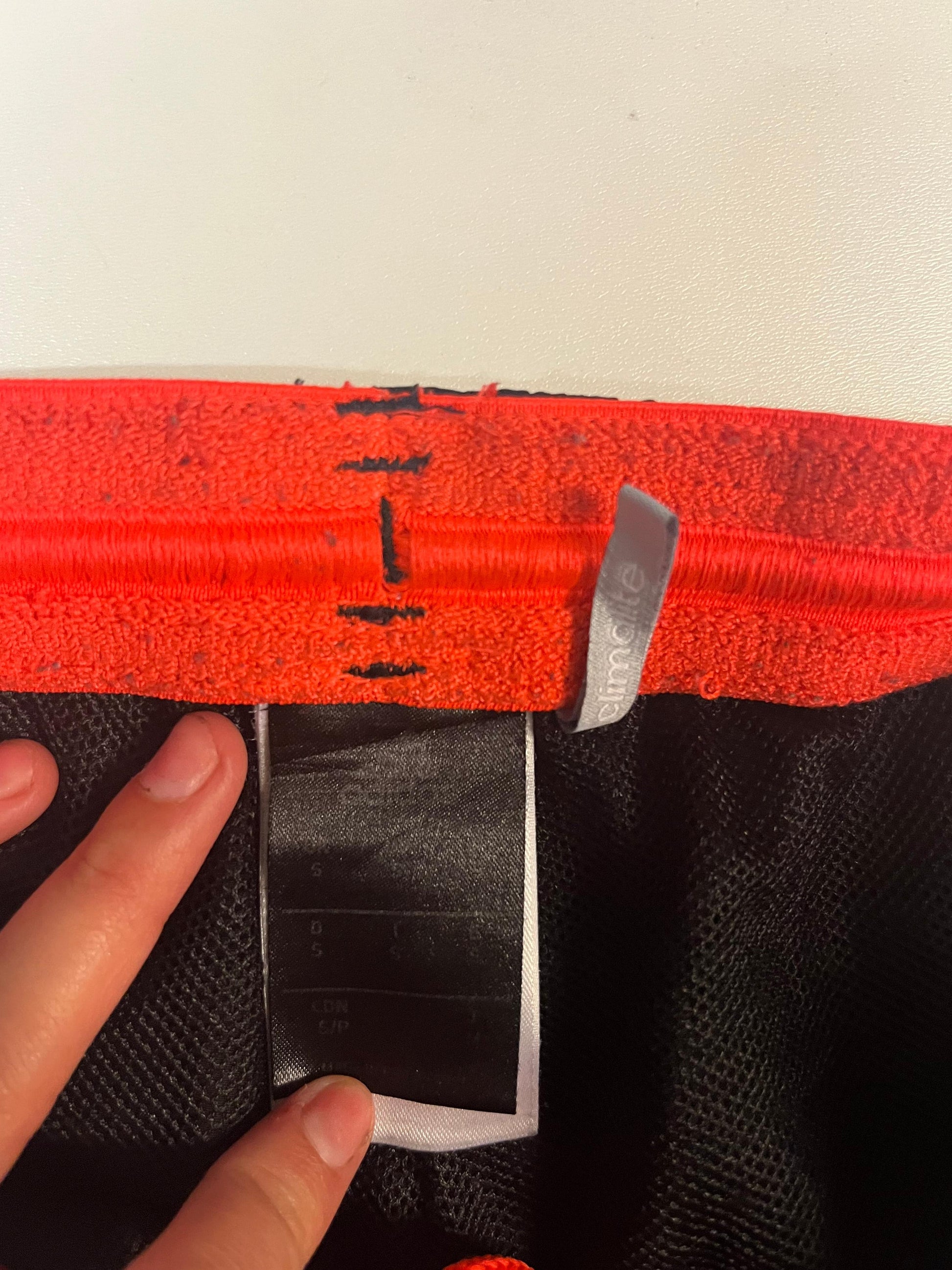 Entdecke unsere Vintage Track Pants von Nike und anderen Marken, erhältlich bei Valuxery.de - Dein Shop für trendige Vintage - Kleidung. Unsere Track Pants sind aus hochwertigen Materialien und