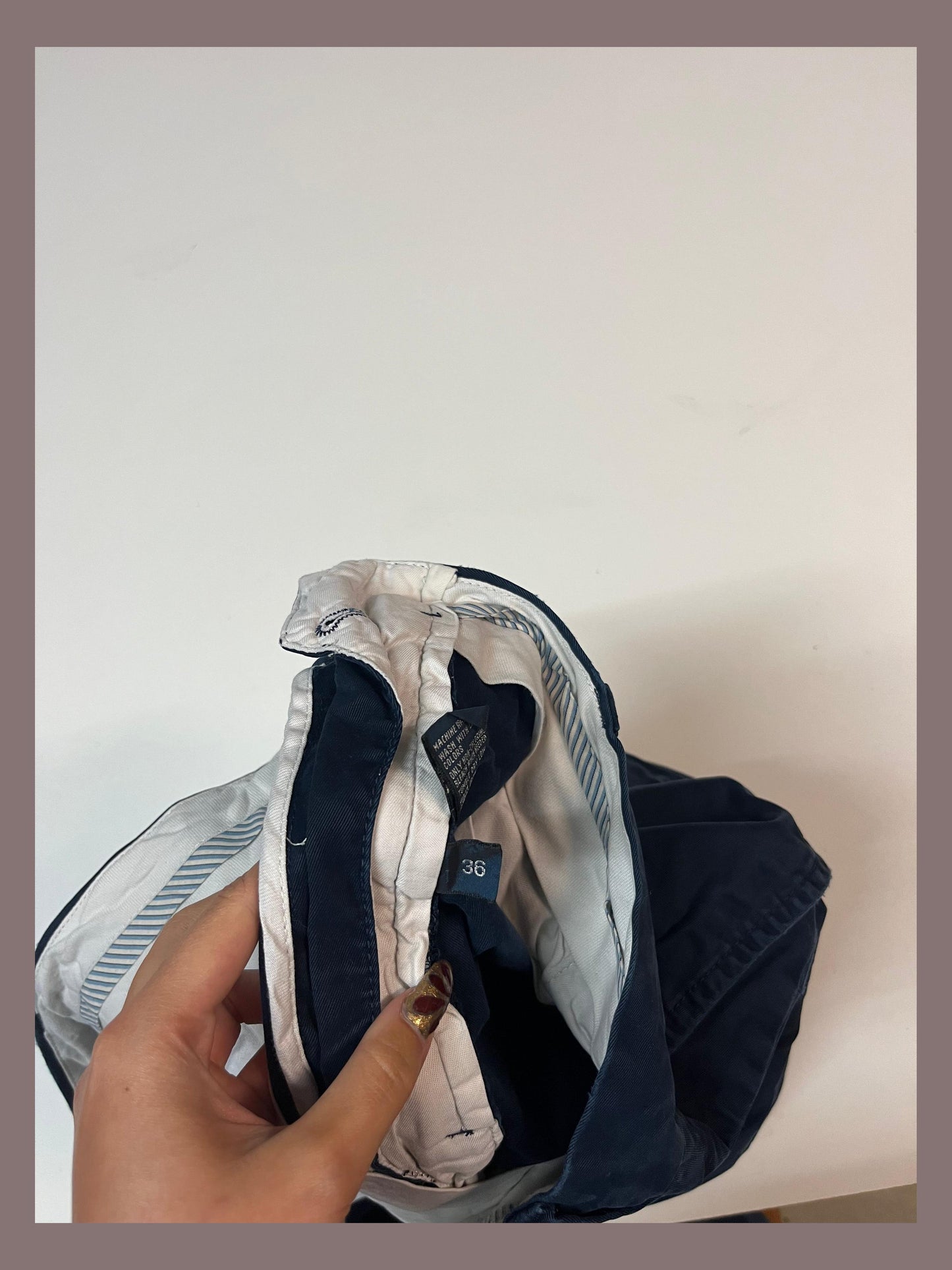 Entdecke unsere Vintage Track Pants von Nike und anderen Marken, erhältlich bei Valuxery.de - Dein Shop für trendige Vintage - Kleidung. Unsere Track Pants sind aus hochwertigen Materialien und