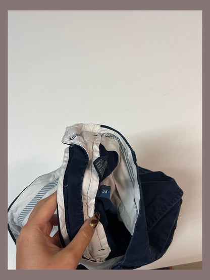 Entdecke unsere Vintage Track Pants von Nike und anderen Marken, erhältlich bei Valuxery.de - Dein Shop für trendige Vintage - Kleidung. Unsere Track Pants sind aus hochwertigen Materialien und