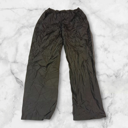 Entdecke unsere Vintage Track Pants von Nike und anderen Marken, erhältlich bei Valuxery.de - Dein Shop für trendige Vintage - Kleidung. Unsere Track Pants sind aus hochwertigen Materialien und