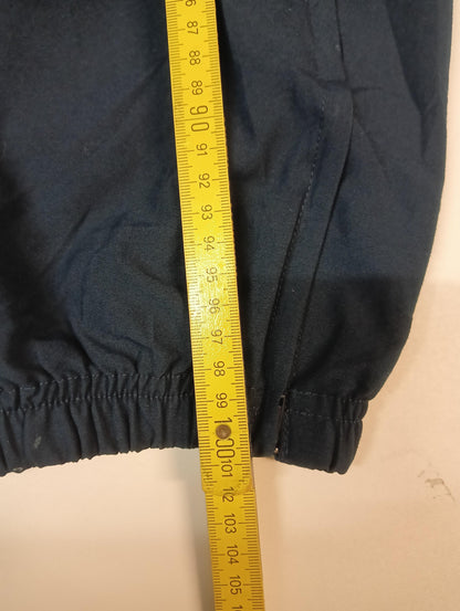 Entdecke unsere Vintage Track Pants von Nike und anderen Marken, erhältlich bei Valuxery.de - Dein Shop für trendige Vintage - Kleidung. Unsere Track Pants sind aus hochwertigen Materialien und