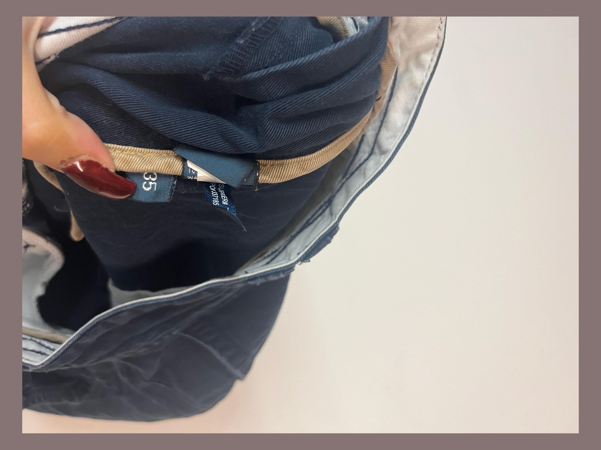 Entdecke unsere Vintage Track Pants von Nike und anderen Marken, erhältlich bei Valuxery.de - Dein Shop für trendige Vintage - Kleidung. Unsere Track Pants sind aus hochwertigen Materialien und