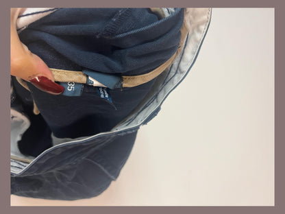 Entdecke unsere Vintage Track Pants von Nike und anderen Marken, erhältlich bei Valuxery.de - Dein Shop für trendige Vintage - Kleidung. Unsere Track Pants sind aus hochwertigen Materialien und