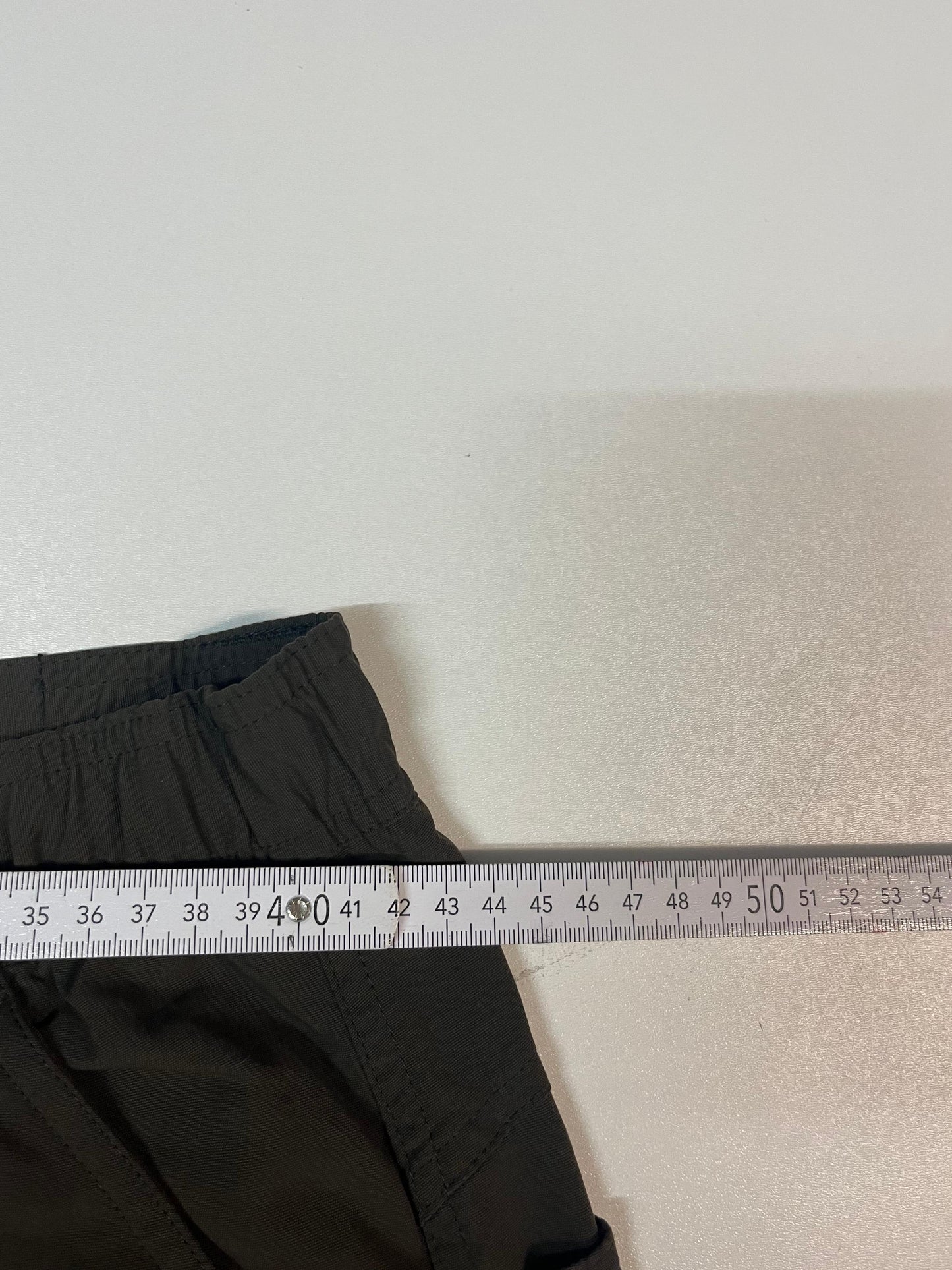 Entdecke unsere Vintage Track Pants von Nike und anderen Marken, erhältlich bei Valuxery.de - Dein Shop für trendige Vintage - Kleidung. Unsere Track Pants sind aus hochwertigen Materialien und