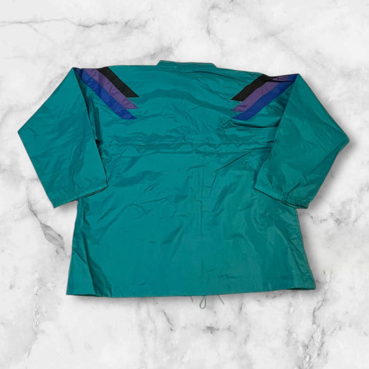 Entdecke unsere Vintage Track Pants von Nike und anderen Marken, erhältlich bei Valuxery.de - Dein Shop für trendige Vintage - Kleidung. Unsere Track Pants sind aus hochwertigen Materialien und