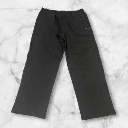 Entdecke unsere Vintage Track Pants von Nike und anderen Marken, erhältlich bei Valuxery.de - Dein Shop für trendige Vintage - Kleidung. Unsere Track Pants sind aus hochwertigen Materialien und
