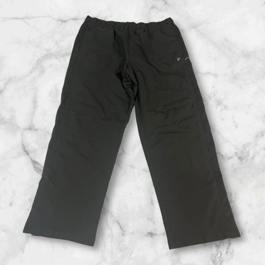 Entdecke unsere Vintage Track Pants von Nike und anderen Marken, erhältlich bei Valuxery.de - Dein Shop für trendige Vintage - Kleidung. Unsere Track Pants sind aus hochwertigen Materialien und