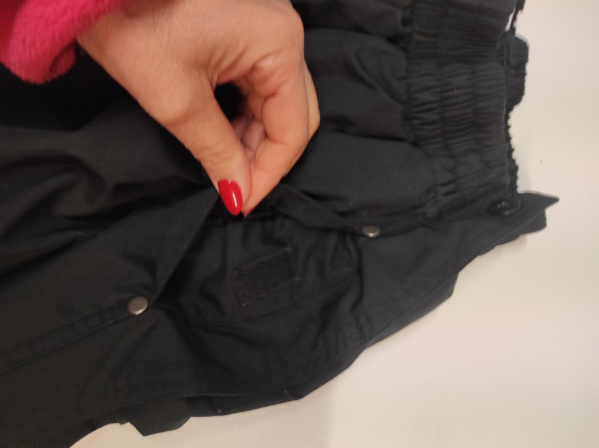 Entdecke unsere Vintage Track Pants von Nike und anderen Marken, erhältlich bei Valuxery.de - Dein Shop für trendige Vintage - Kleidung. Unsere Track Pants sind aus hochwertigen Materialien und