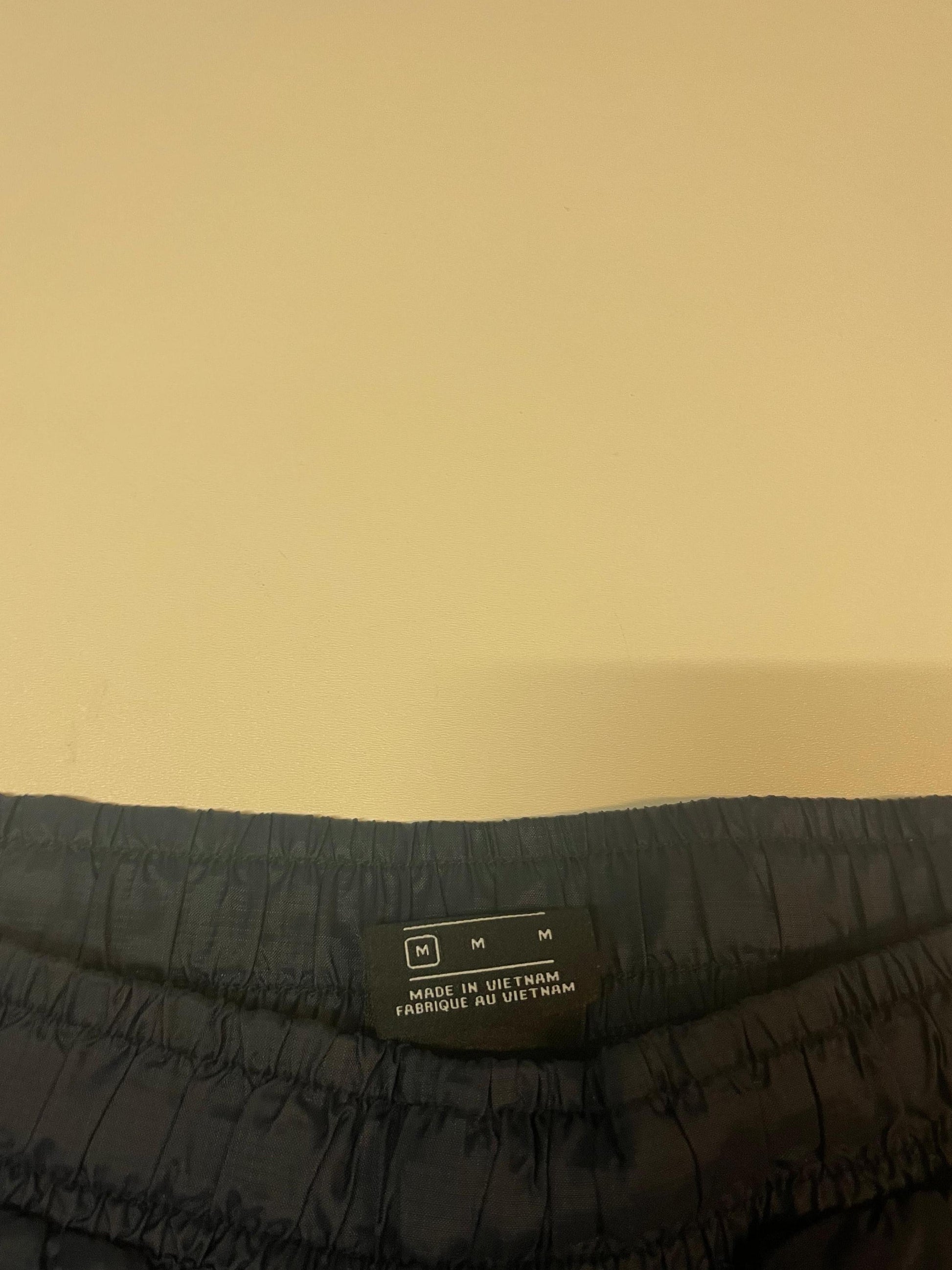 Entdecke unsere Vintage Track Pants von Nike und anderen Marken, erhältlich bei Valuxery.de - Dein Shop für trendige Vintage - Kleidung. Unsere Track Pants sind aus hochwertigen Materialien und