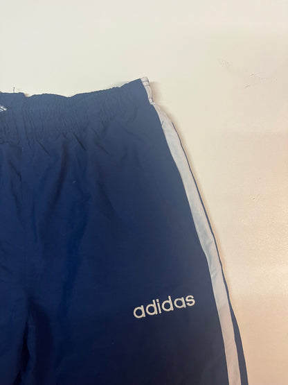 Entdecke unsere Vintage Track Pants von Nike und anderen Marken, erhältlich bei Valuxery.de - Dein Shop für trendige Vintage - Kleidung. Unsere Track Pants sind aus hochwertigen Materialien und
