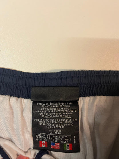 Entdecke unsere Vintage Track Pants von Nike und anderen Marken, erhältlich bei Valuxery.de - Dein Shop für trendige Vintage - Kleidung. Unsere Track Pants sind aus hochwertigen Materialien und