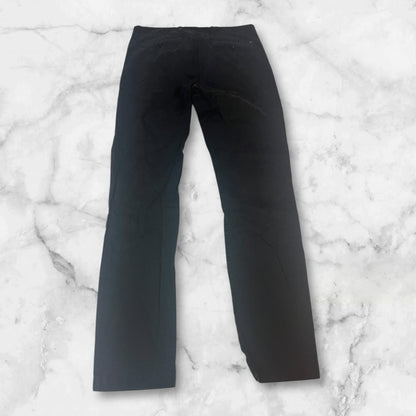 Entdecke unsere Vintage Track Pants von Nike und anderen Marken, erhältlich bei Valuxery.de - Dein Shop für trendige Vintage - Kleidung. Unsere Track Pants sind aus hochwertigen Materialien und
