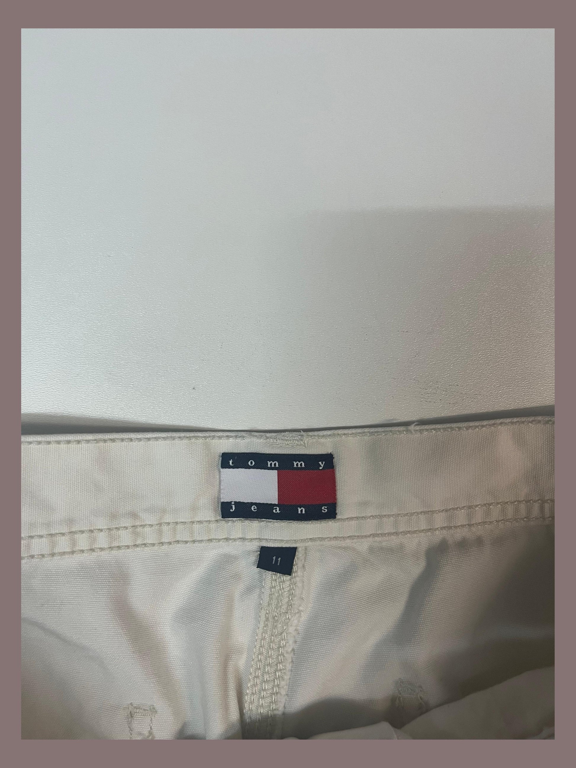 Entdecke unsere Vintage Track Pants von Nike und anderen Marken, erhältlich bei Valuxery.de - Dein Shop für trendige Vintage - Kleidung. Unsere Track Pants sind aus hochwertigen Materialien und