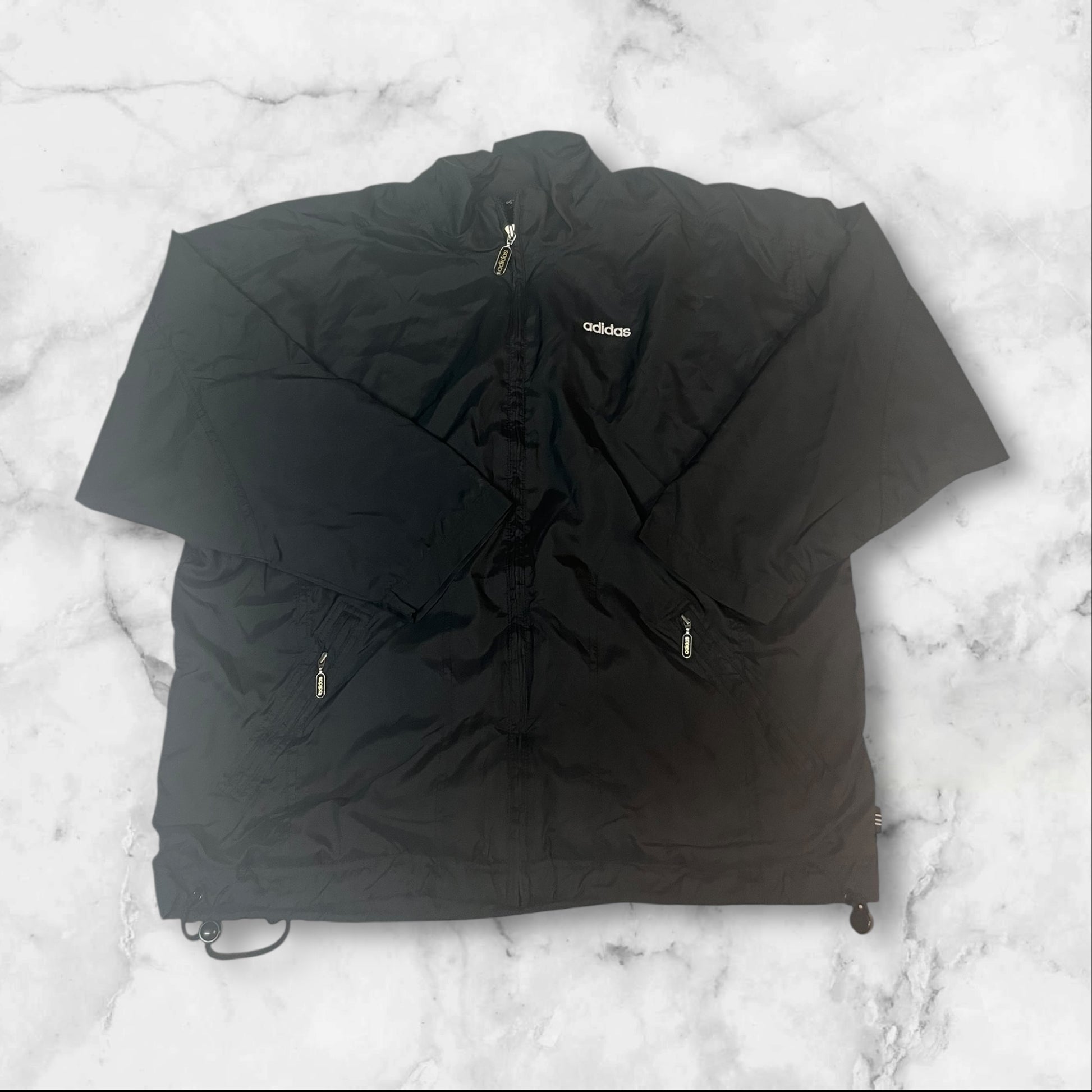 Entdecke unsere Vintage Track Pants von Nike und anderen Marken, erhältlich bei Valuxery.de - Dein Shop für trendige Vintage - Kleidung. Unsere Track Pants sind aus hochwertigen Materialien und