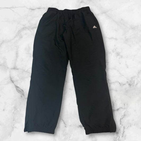 Entdecke unsere Vintage Track Pants von Nike und anderen Marken, erhältlich bei Valuxery.de - Dein Shop für trendige Vintage - Kleidung. Unsere Track Pants sind aus hochwertigen Materialien und