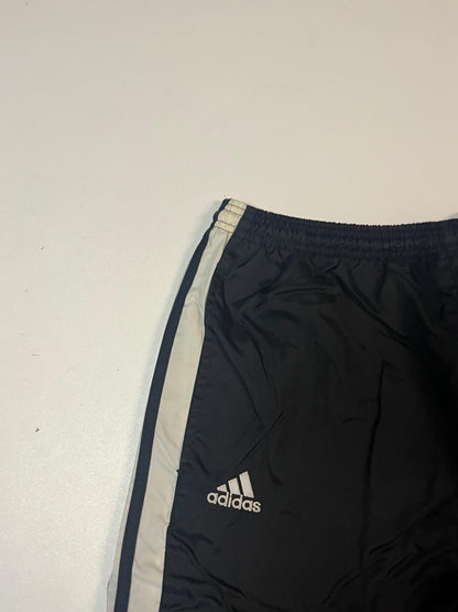 Entdecke unsere Vintage Track Pants von Nike und anderen Marken, erhältlich bei Valuxery.de - Dein Shop für trendige Vintage - Kleidung. Unsere Track Pants sind aus hochwertigen Materialien und