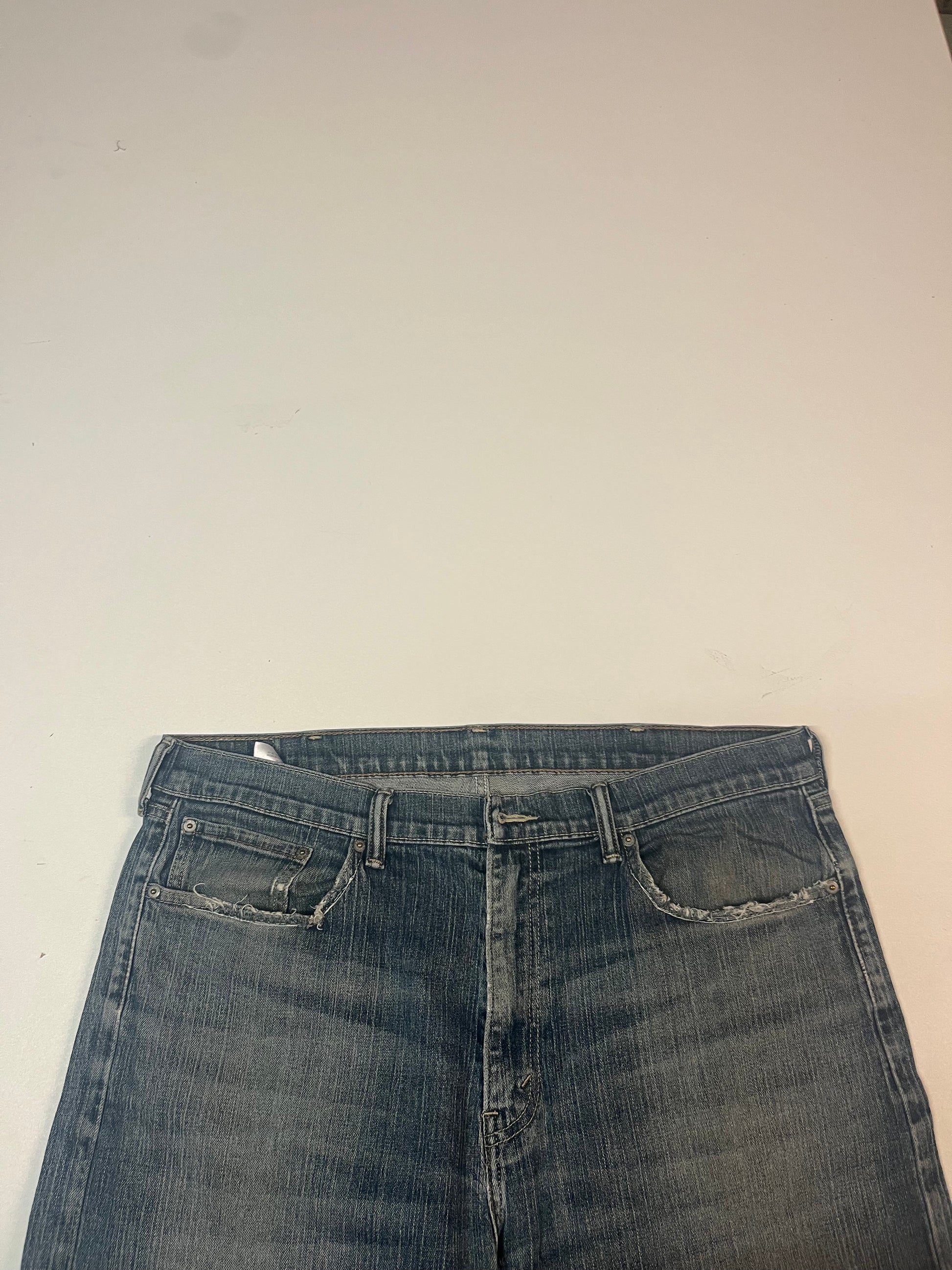 Entdecke unsere Vintage Track Pants von Nike und anderen Marken, erhältlich bei Valuxery.de - Dein Shop für trendige Vintage - Kleidung. Unsere Track Pants sind aus hochwertigen Materialien und
