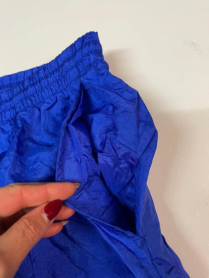 Entdecke unsere Vintage Track Pants von Nike und anderen Marken, erhältlich bei Valuxery.de - Dein Shop für trendige Vintage - Kleidung. Unsere Track Pants sind aus hochwertigen Materialien und