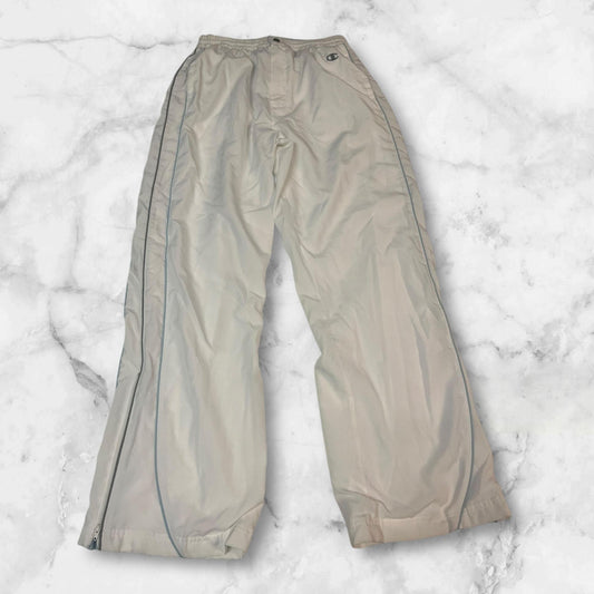 Entdecke unsere Vintage Track Pants von Nike und anderen Marken, erhältlich bei Valuxery.de - Dein Shop für trendige Vintage - Kleidung. Unsere Track Pants sind aus hochwertigen Materialien und