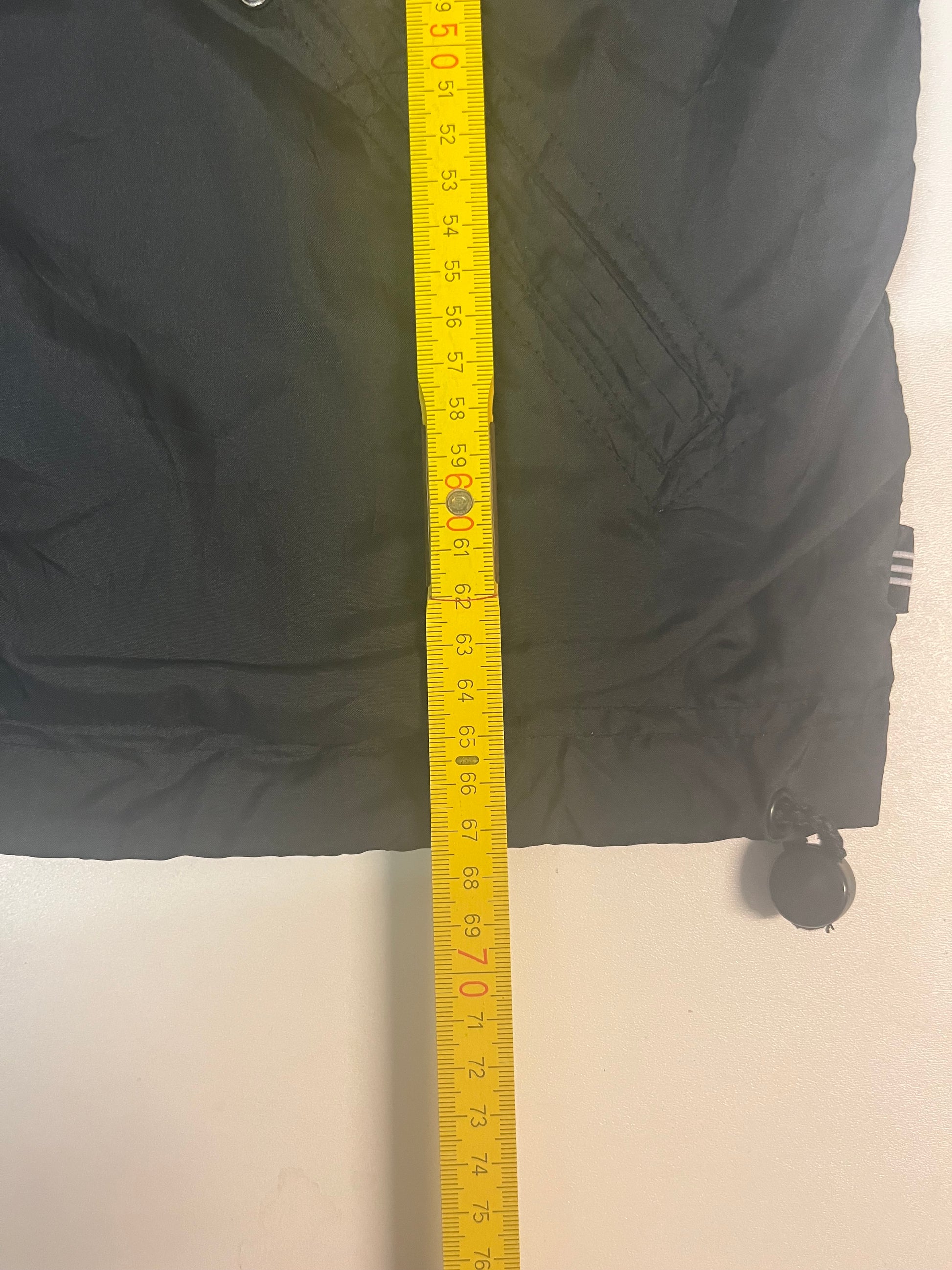 Entdecke unsere Vintage Track Pants von Nike und anderen Marken, erhältlich bei Valuxery.de - Dein Shop für trendige Vintage - Kleidung. Unsere Track Pants sind aus hochwertigen Materialien und