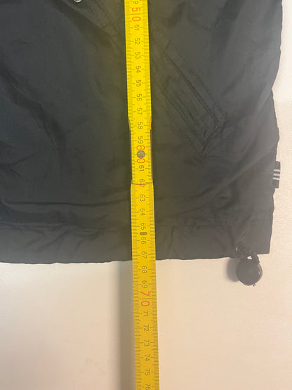 Entdecke unsere Vintage Track Pants von Nike und anderen Marken, erhältlich bei Valuxery.de - Dein Shop für trendige Vintage - Kleidung. Unsere Track Pants sind aus hochwertigen Materialien und